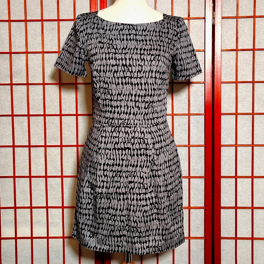# 14 French Connection Multi-colored ( Black & Grey ) Zip up Dress. Size: 6